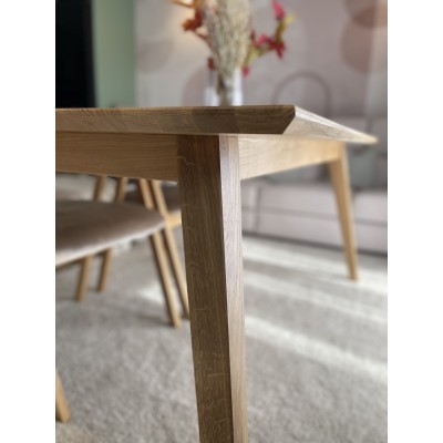 Dębowy stół w stylu skandynawskim DZIKI DĄB