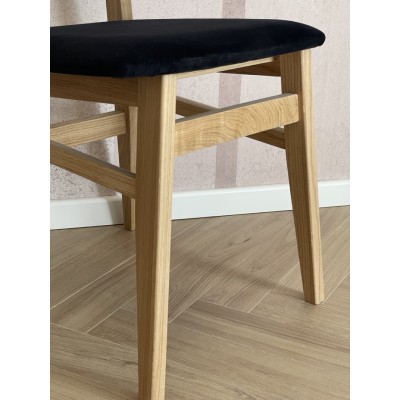 Dębowe krzesło z tapicerowanym siedziskiem Aria II Dębowe krzesło z tapicerowanym siedziskiem Aria II