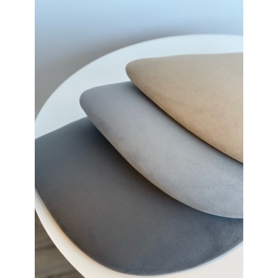 Bukowe krzesło z tapicerowanym siedziskiem