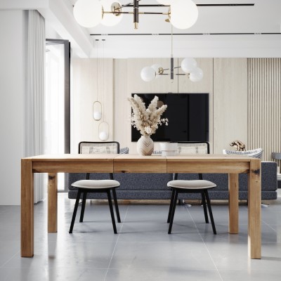 Czarne krzesło z rattanowym oparciem