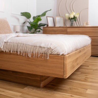 Łóżko dębowe z pojemnikiem z tapicerowanym wezgłowiem FORTA