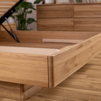 Łóżko dębowe z pojemnikiem z tapicerowanym wezgłowiem FORTA