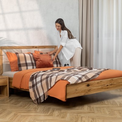 Łóżko dębowe lewitujące z tapicerowanym wezgłowiem ZEN dziki dąb Łóżko dębowe lewitujące z tapicerowanym wezgłowiem ZEN dziki dąb