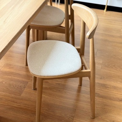 Dębowe krzesło z tapicerowanym siedziskiem Piccolo