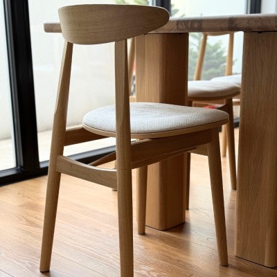 Dębowe krzesło z tapicerowanym siedziskiem Piccolo