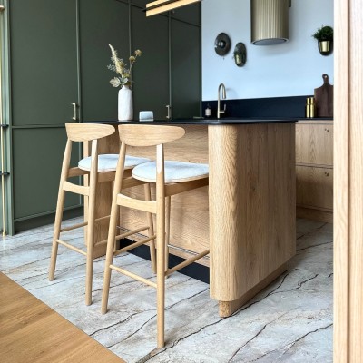 Dębowe krzesło barowe - hoker - tapicerowany II