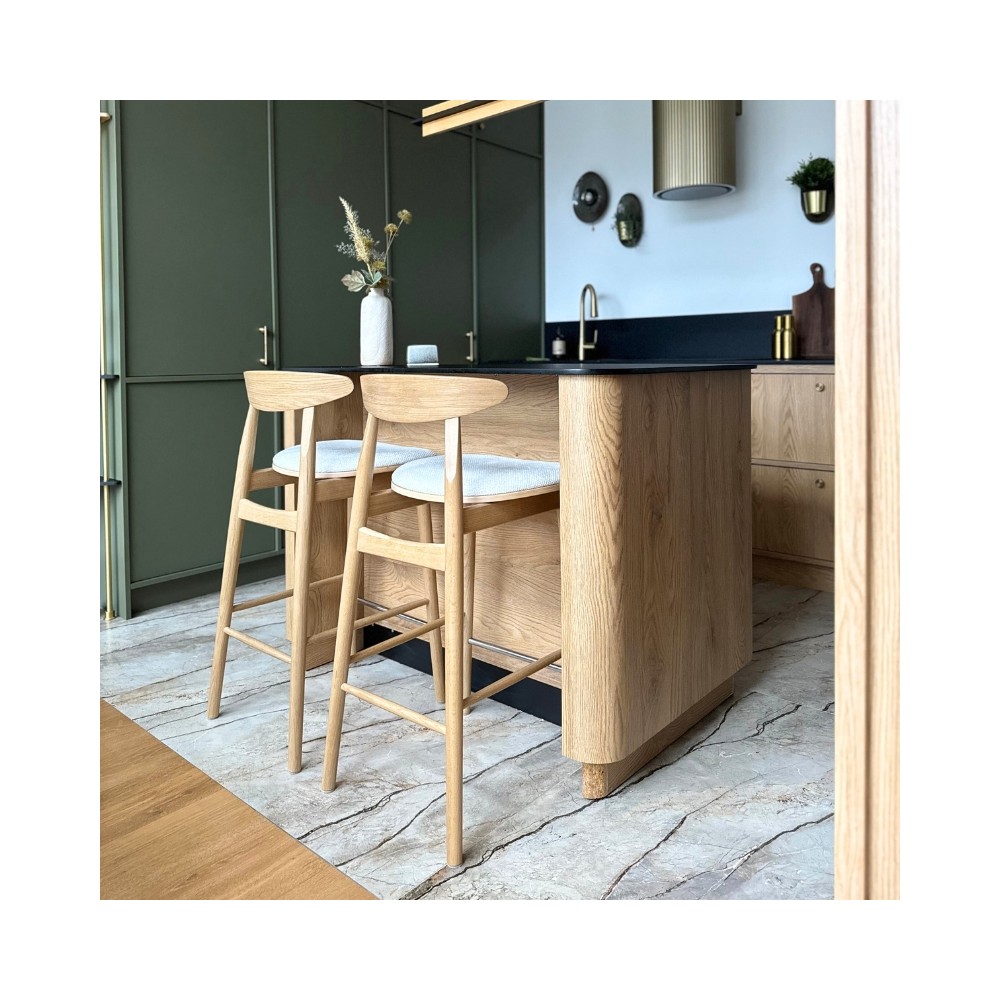 Dębowy hoker drewniany Piccolo tapicerowany II