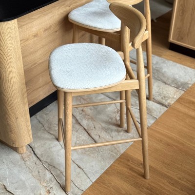 Dębowe krzesło barowe - hoker - tapicerowany II