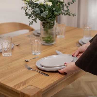 Dębowy rozkładany stół TEKO