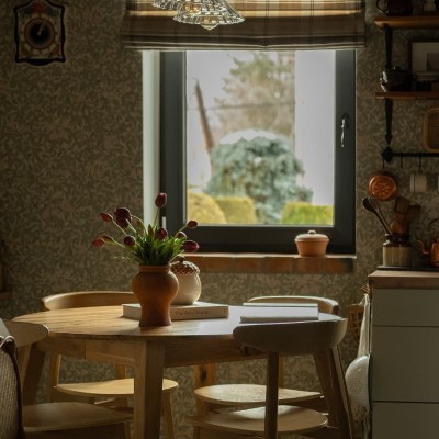 Dębowy, rozkładany okrągły stół w stylu RETRO