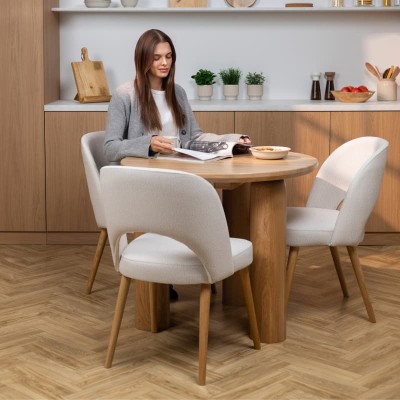 Fotel tapicerowany MKR-15 | Dębowe nogi, polska produkcja