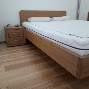 Łóżko drewniane dębowe z cofniętym pojemnikiem FORTE 2