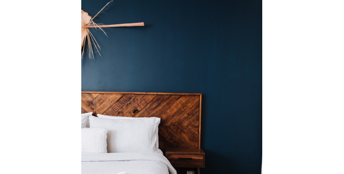 Łóżko z litego drewna sosnowego - dlaczego warto je wybrać?